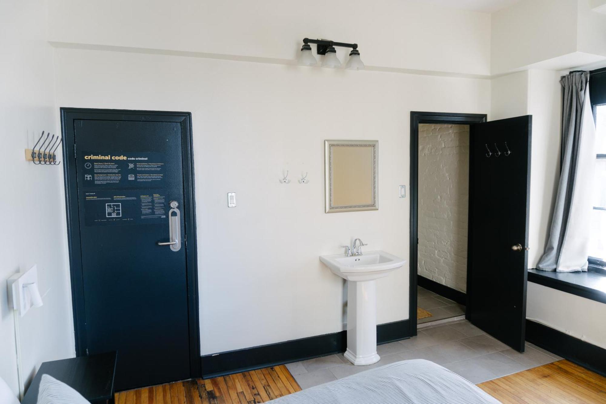 Saintlo Ottawa Jail Hostel 외부 사진